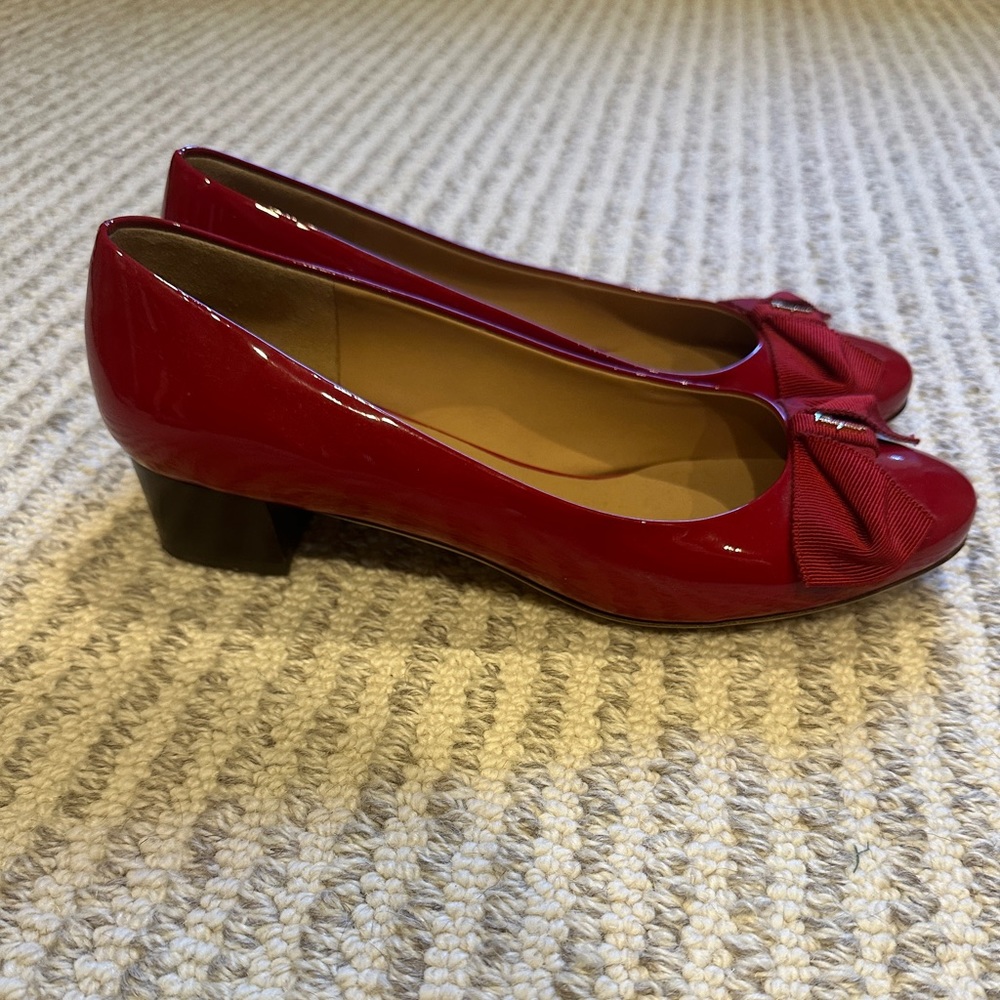 Patent red FERRAGAMO low heel, size 10 - Picture 2 of 5